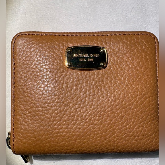 MK Signature Crossbody + Pebbled Leather Zip Wallet Bundle – Like New Gifts - Picture 8 of 12